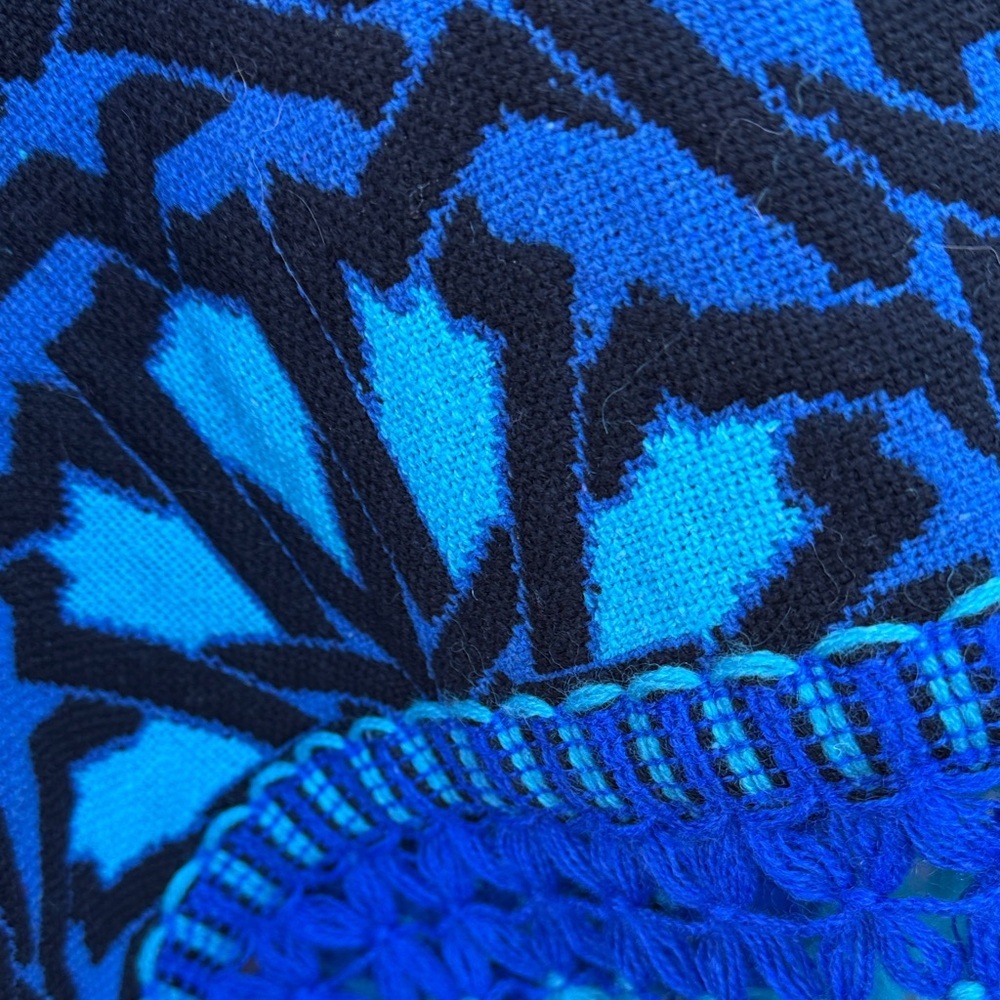 Vintage Blue and Black Geometric Poncho thick warm - Picture 4 of 9